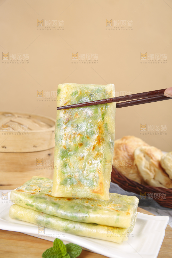 浅底上的韭菜盒子