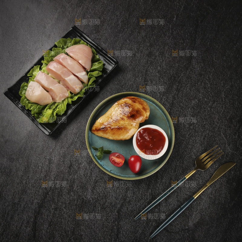黑底上的鸡胸肉