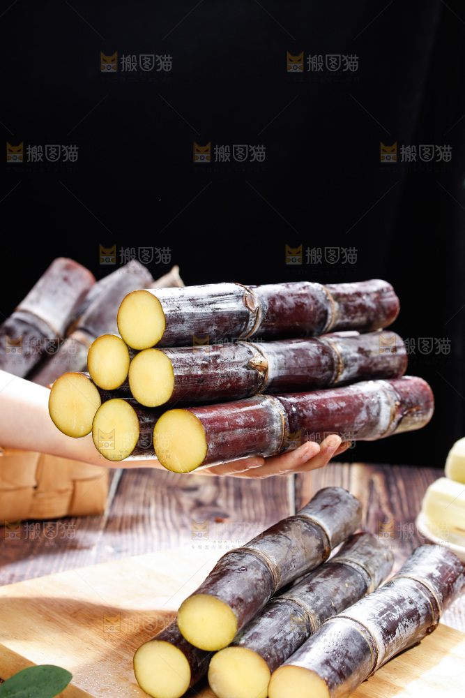 深底上的黑皮甘蔗