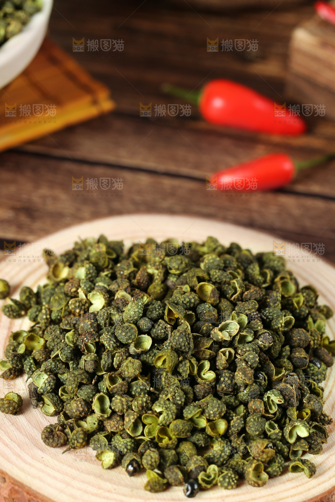 深底上的藤椒