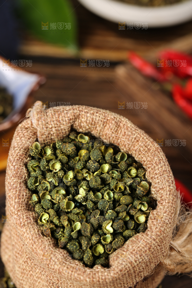 深底上的藤椒