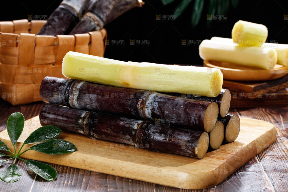 深底上的黑皮甘蔗