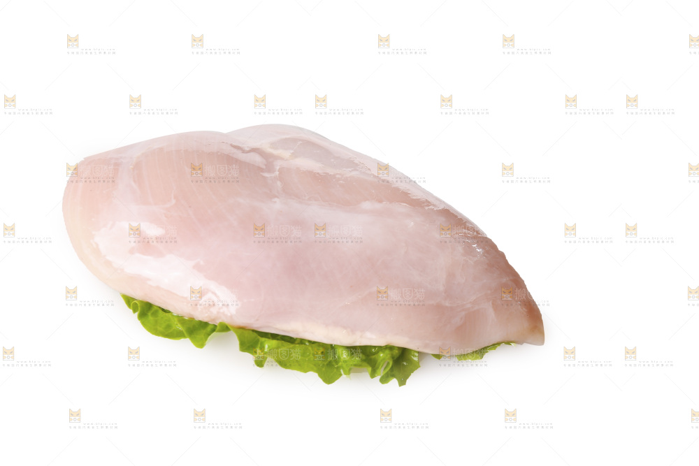 白底上的鸡胸肉