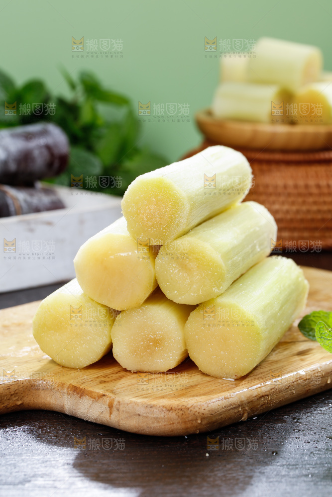 深底上的黑皮甘蔗