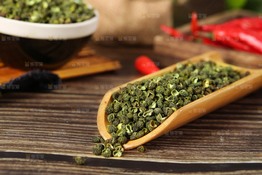 深底上的藤椒