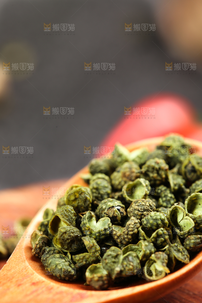 深底上的藤椒