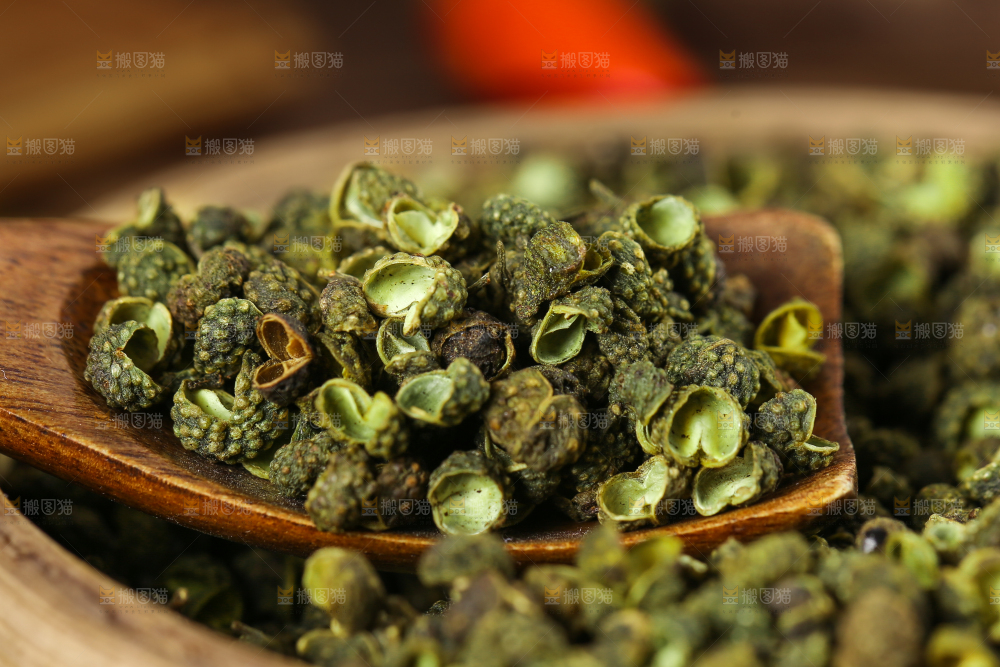 深底上的藤椒