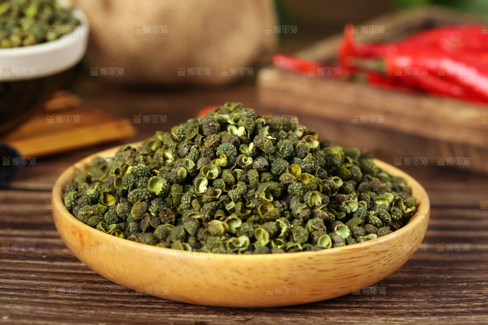 深底上的藤椒