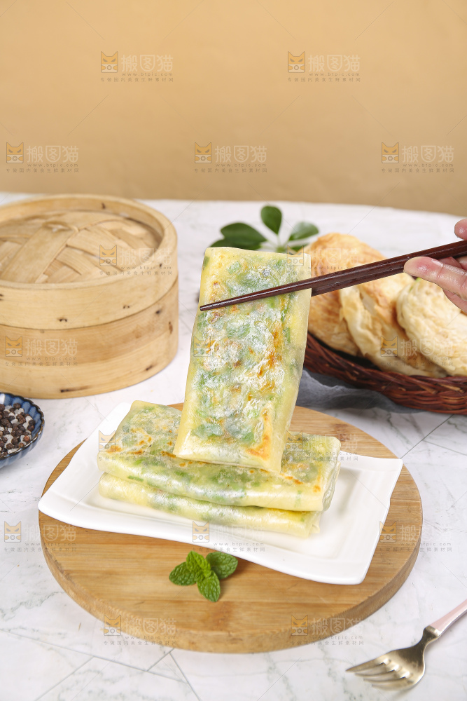 浅底上的韭菜盒子