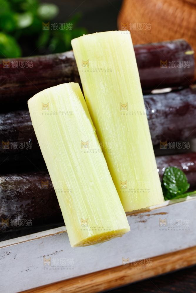 深底上的黑皮甘蔗