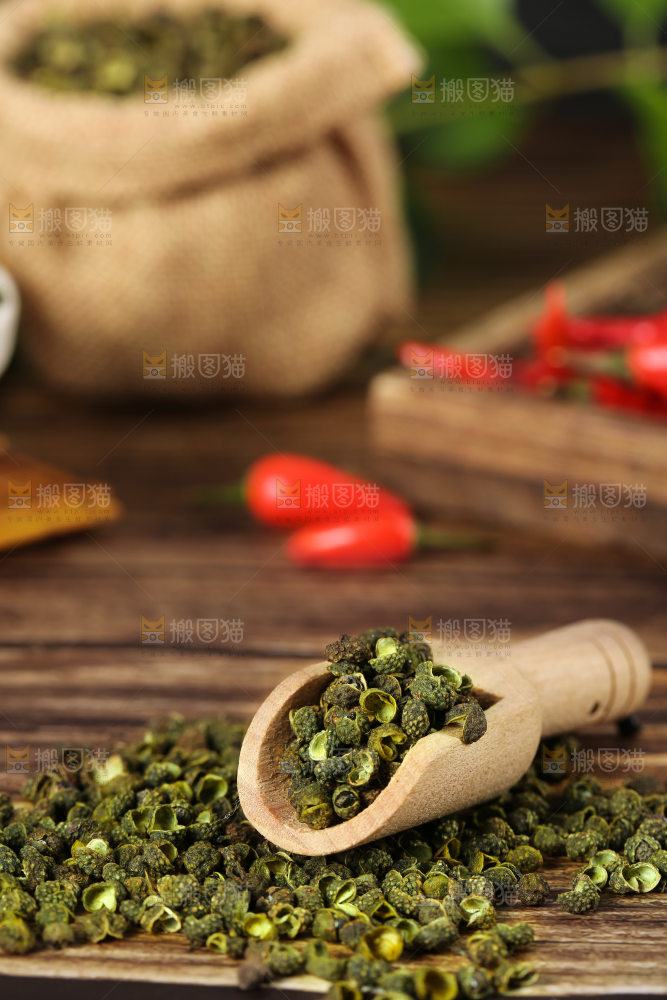 深底上的藤椒