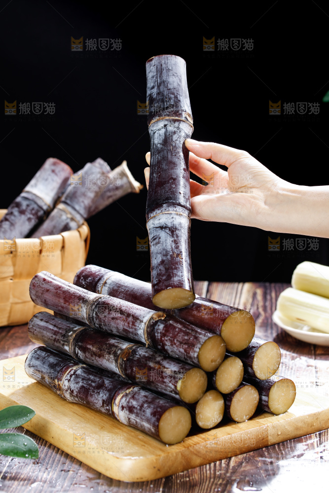深底上的黑皮甘蔗