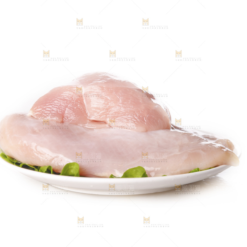 白底上的鸡胸肉