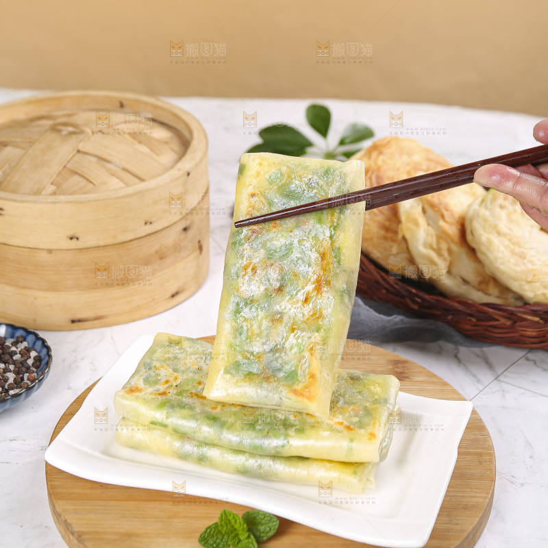 浅底上的韭菜盒子