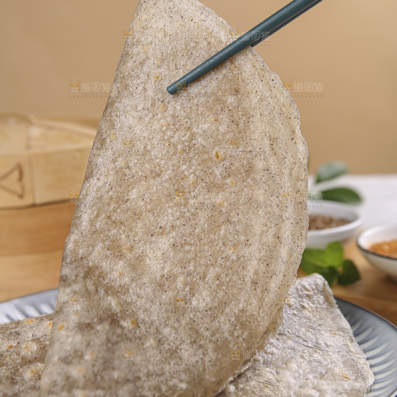 浅底上的全麦卷饼