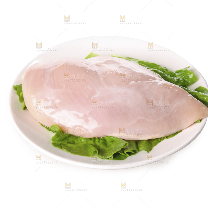 白底上的鸡胸肉