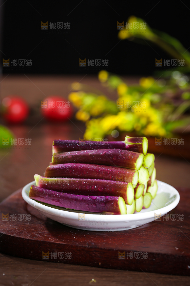 深底上的红菜苔