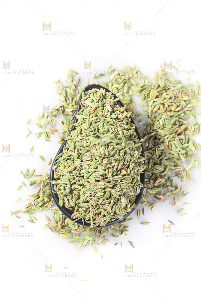 白底上的小茴香籽