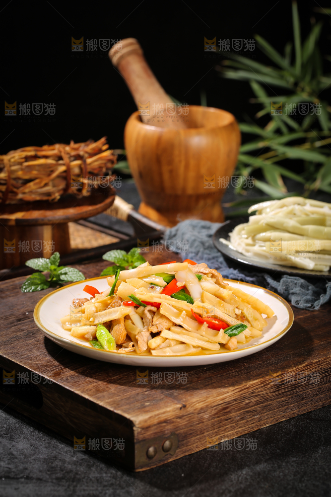 木底上的笋丝炒肉