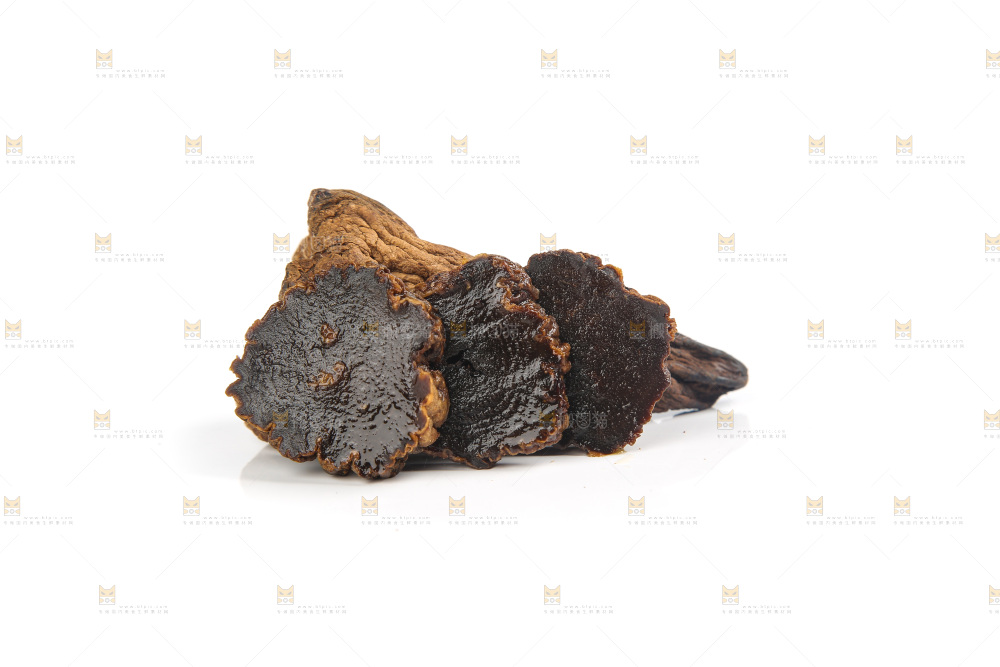 白底上的风干芥肉