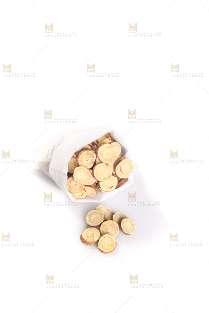 白底上的甘草片