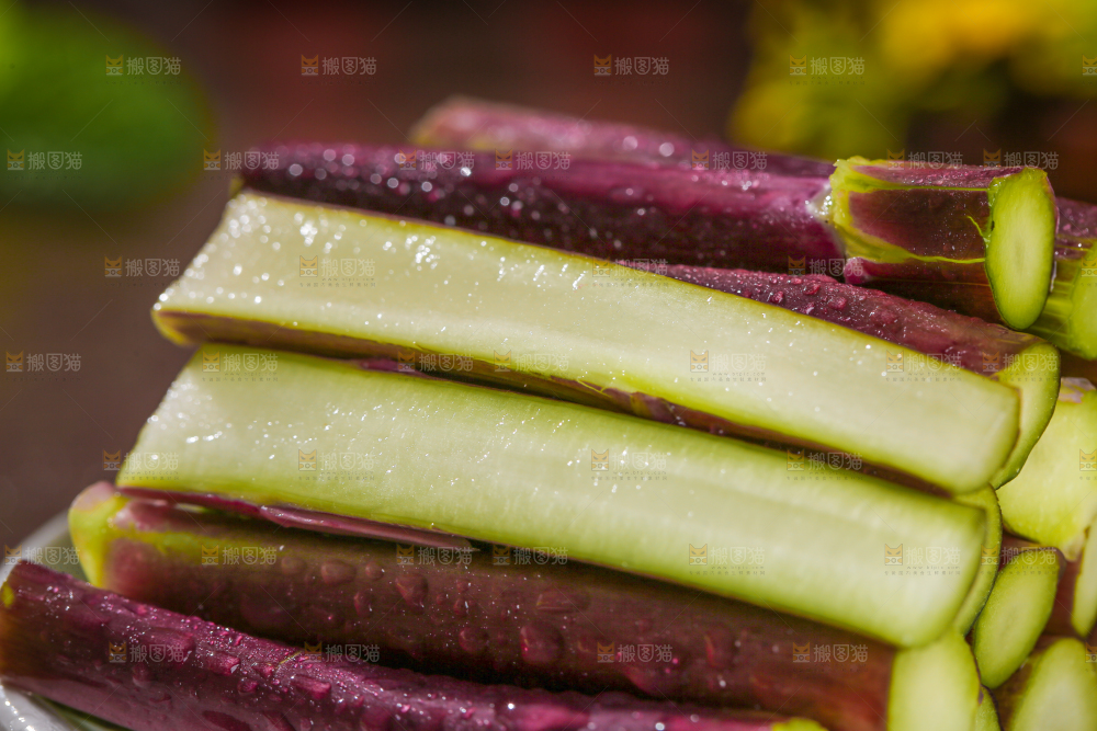 深底上的红菜苔