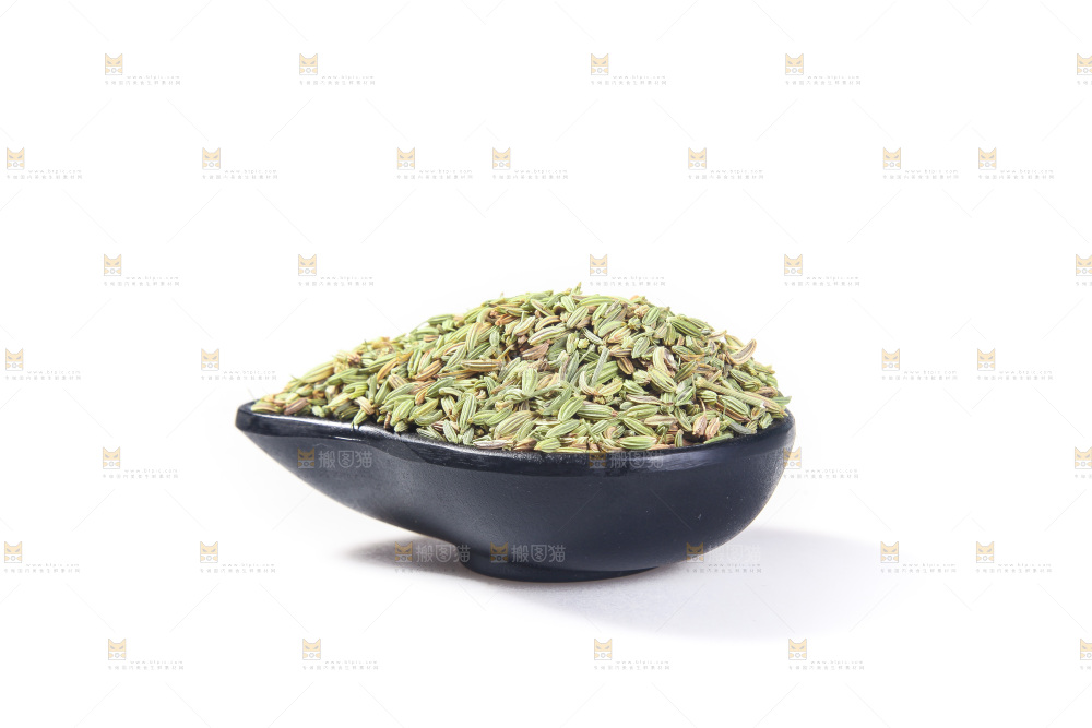 白底上的小茴香籽