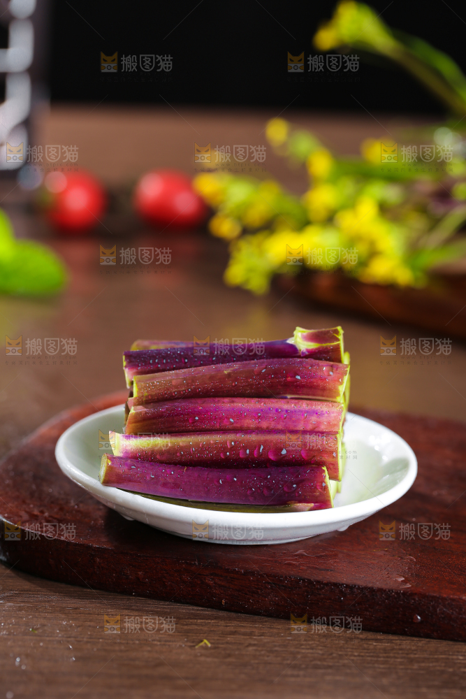 深底上的红菜苔