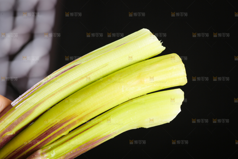 深底上的红菜苔