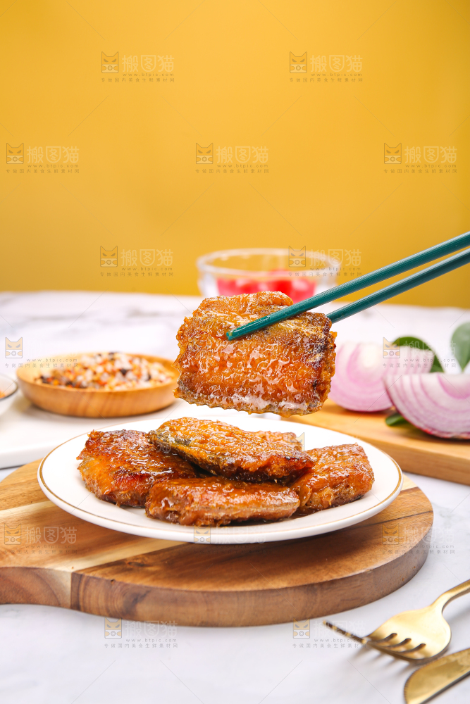 浅底上的红烧带鱼