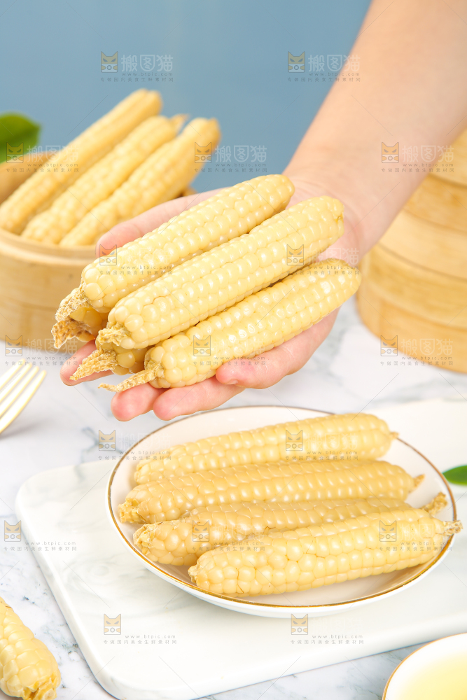 浅底上的手指糯玉米