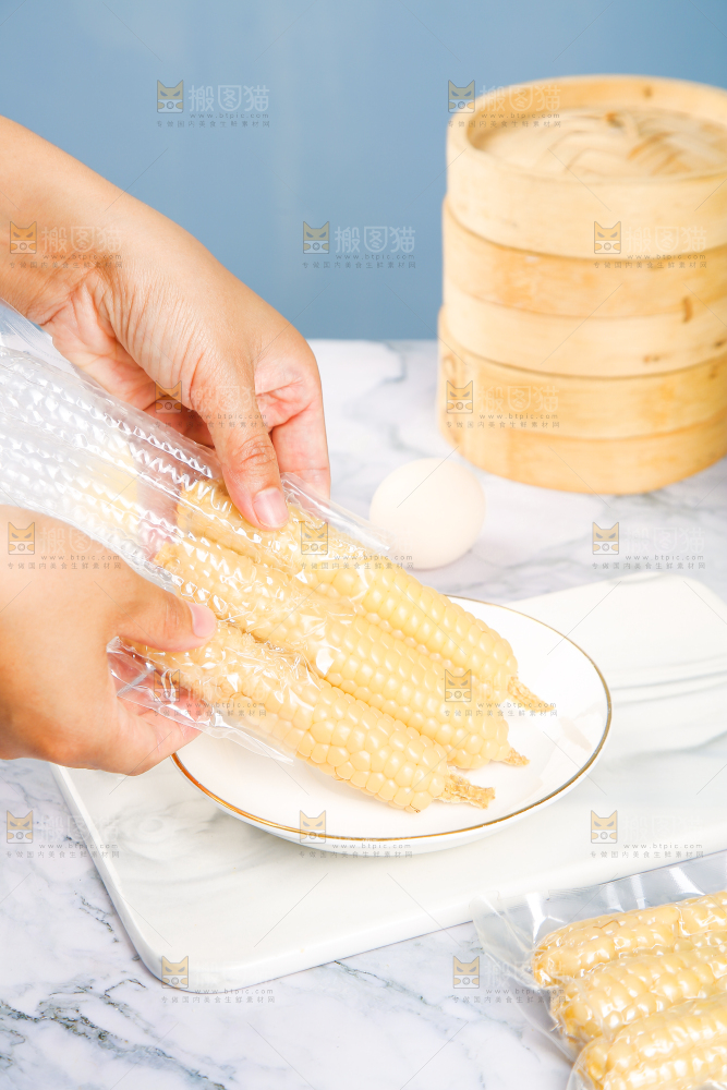 浅底上的手指糯玉米