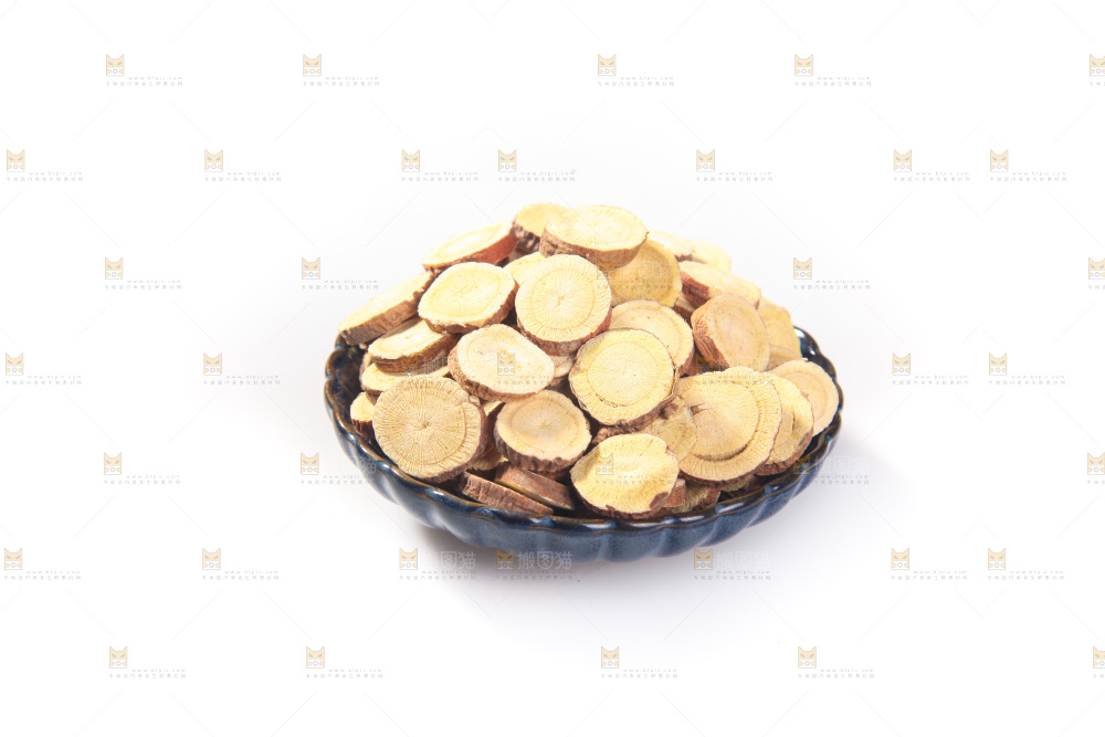白底上的甘草片
