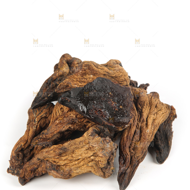 白底上的风干芥肉