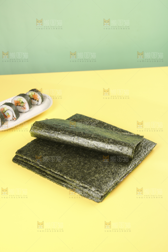 浅底上的海苔卷