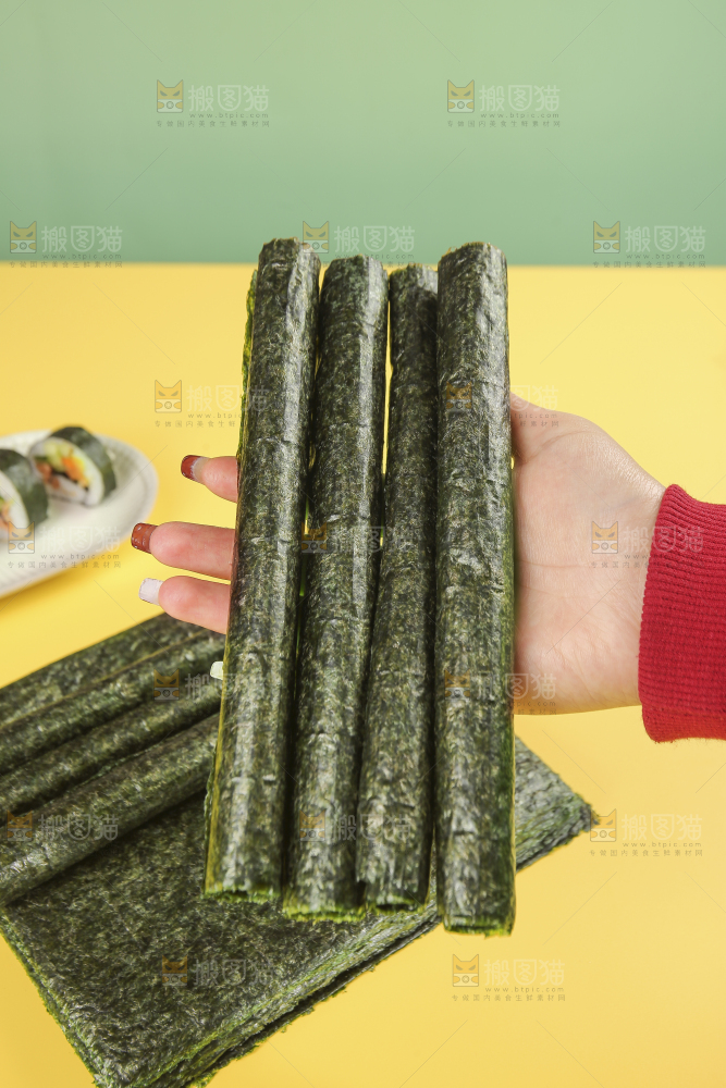 浅底上的海苔卷