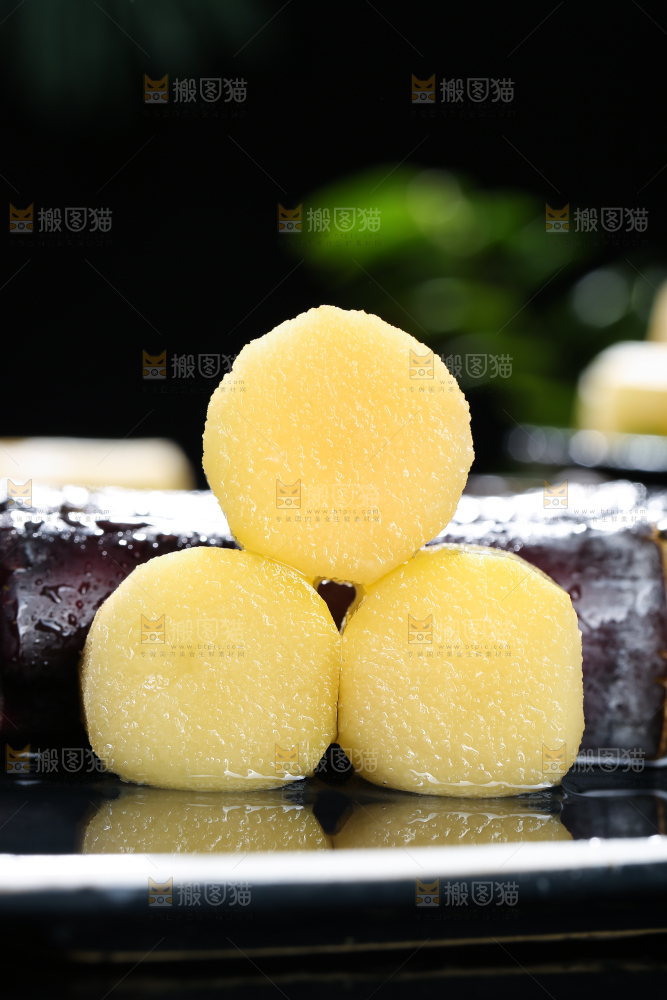 深底上的黑皮甘蔗