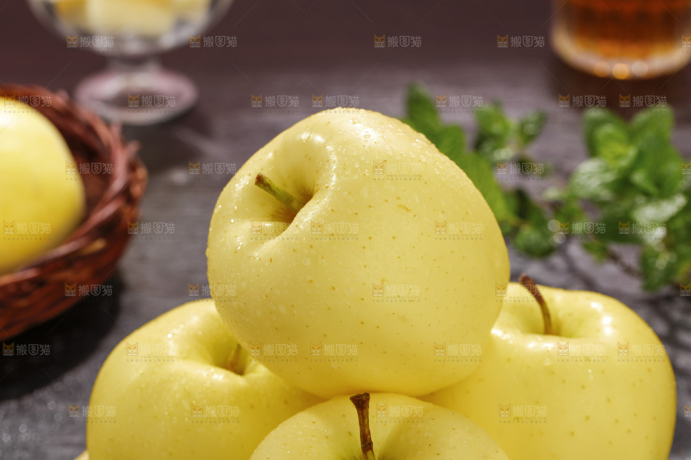 深底上的黄元帅苹果