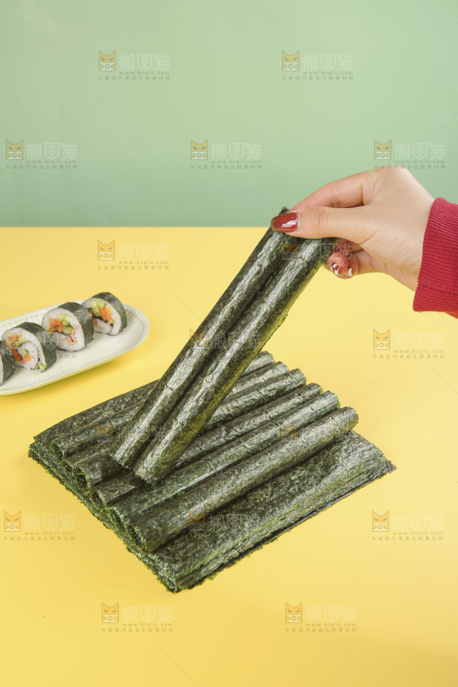浅底上的海苔卷