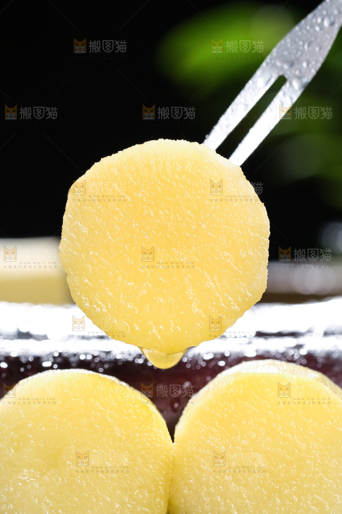 深底上的黑皮甘蔗
