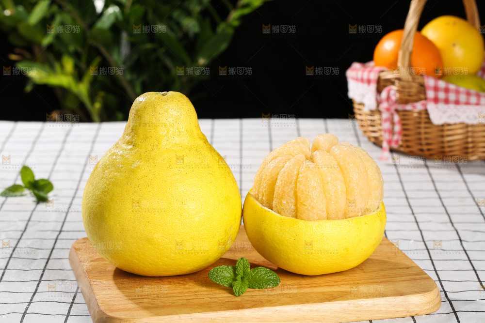 浅底上的沙田柚