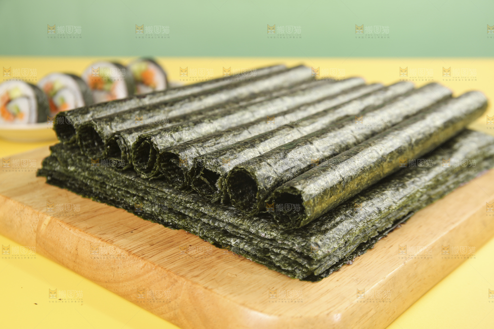 浅底上的海苔卷