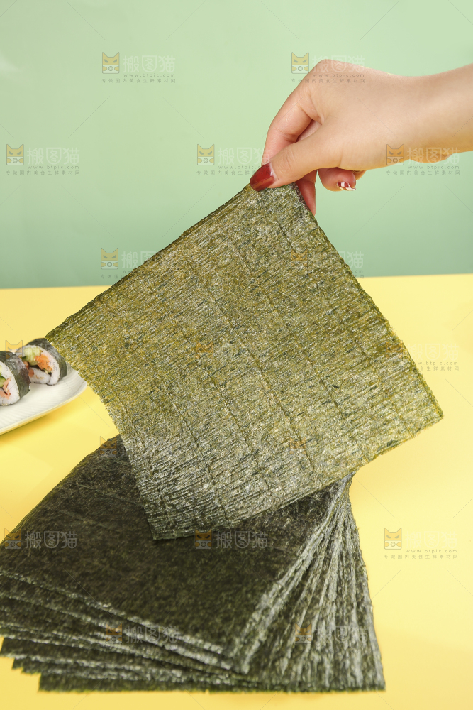 浅底上的海苔卷