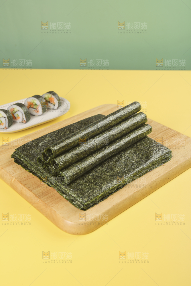 浅底上的海苔卷