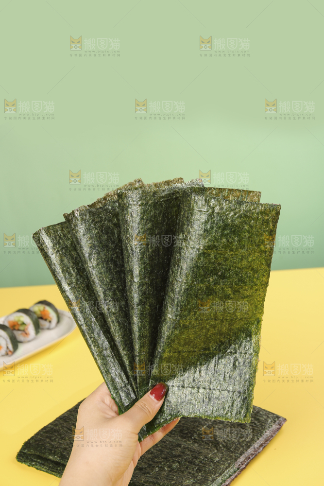 浅底上的海苔卷