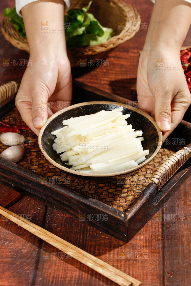 深底上的清水笋丝