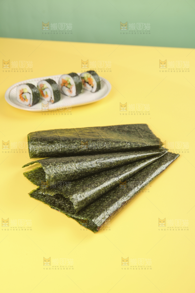 浅底上的海苔卷