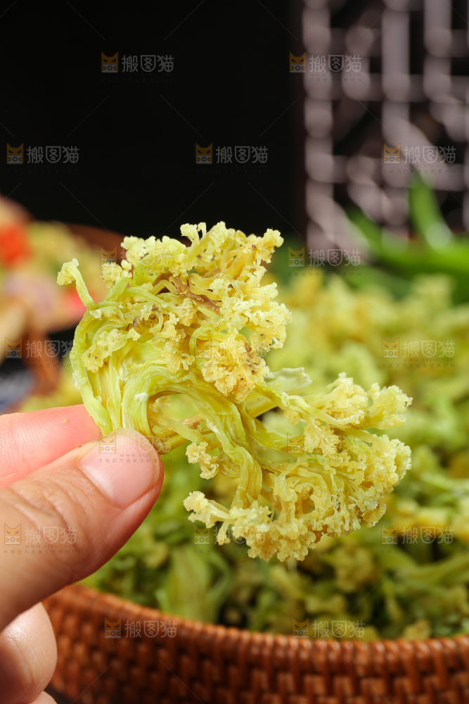 木底上的干花菜