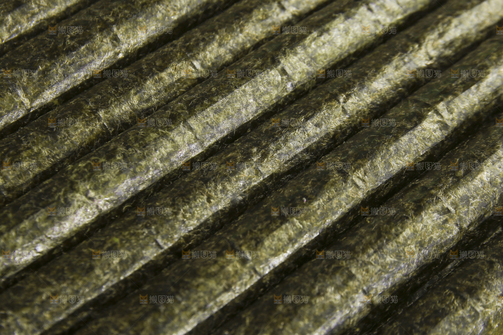 浅底上的海苔卷