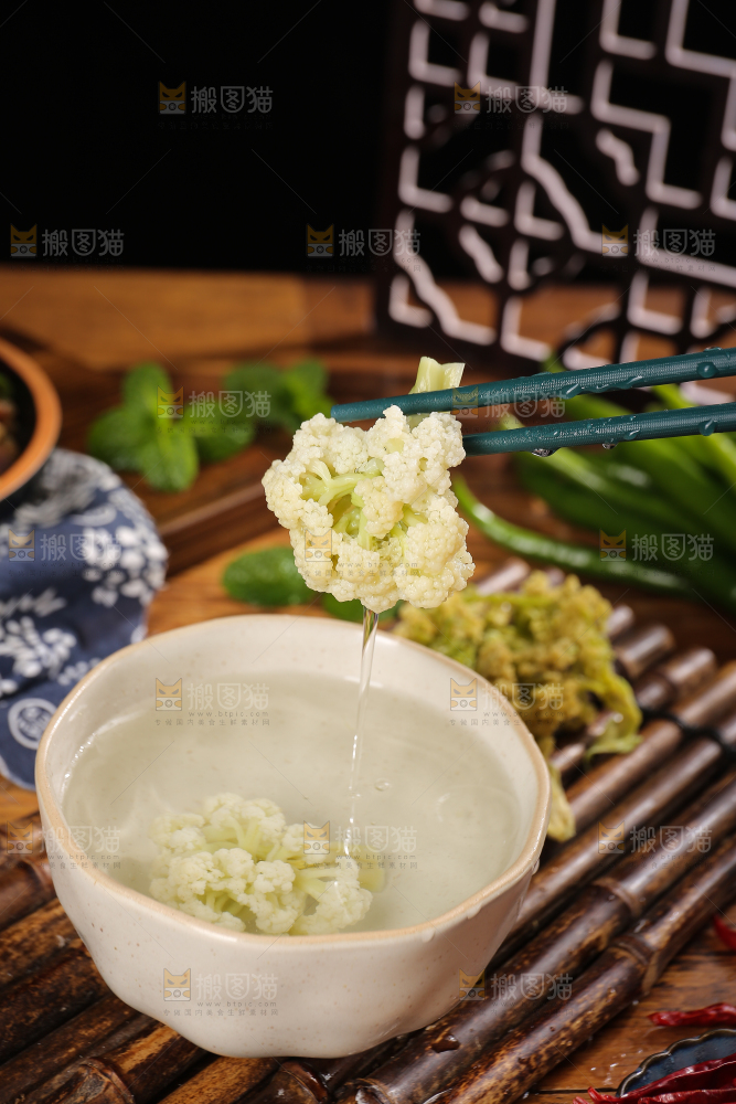 木底上的干花菜